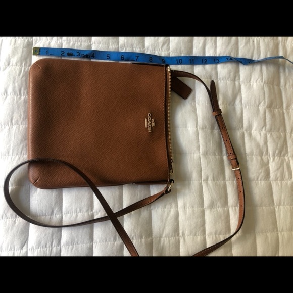 Coach Handbags - NEW Medium tan leather authentic Coach crossbody